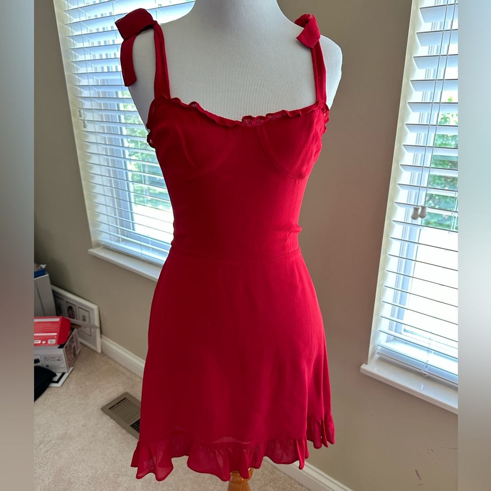 Excellent condition Reformation Christine dress in size 2 red